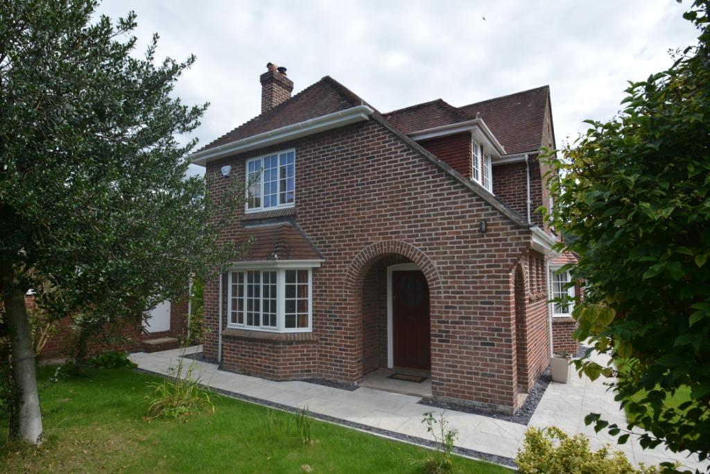 Eastfield Road, RossonWye, HR9 4 bed detached house £1,200 pcm (£