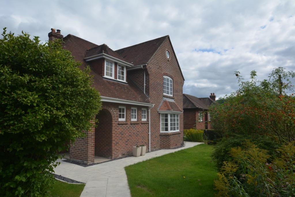 Eastfield Road, RossonWye, HR9 4 bed detached house £1,200 pcm (£