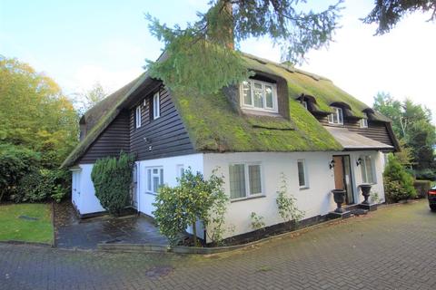 5 bedroom cottage to rent - South View Road, Pinner