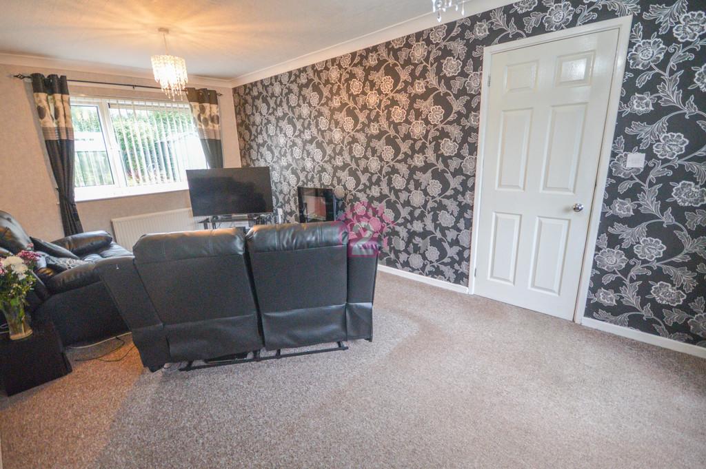Hollybank Drive, Intake, Sheffield, S12 3 bed end of terrace house £