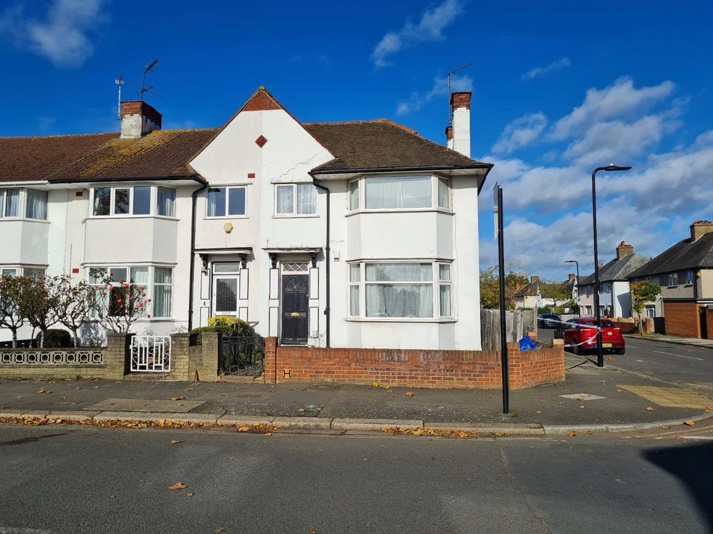 Northfields Road, West Acton, London, W3 4 bed end of terrace house £