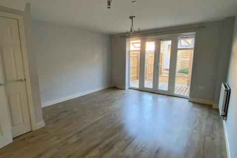 3 bedroom townhouse to rent, Woodford Way,  Witney,  OX28