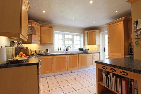 Dellside Drive Spur, Kingswood, Tadworth, KT20 6LR