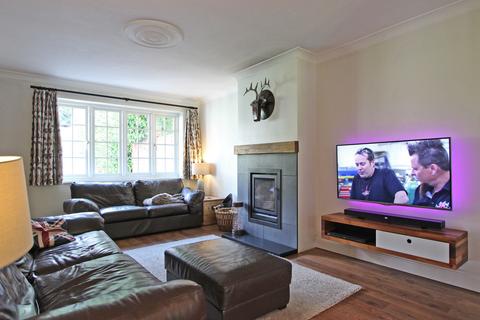 Dellside Drive Spur, Kingswood, Tadworth, KT20 6LR