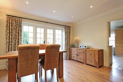 Dellside Drive Spur, Kingswood, Tadworth, KT20 6LR