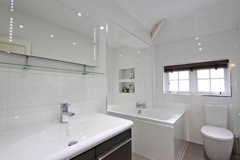 Dellside Drive Spur, Kingswood, Tadworth, KT20 6LR