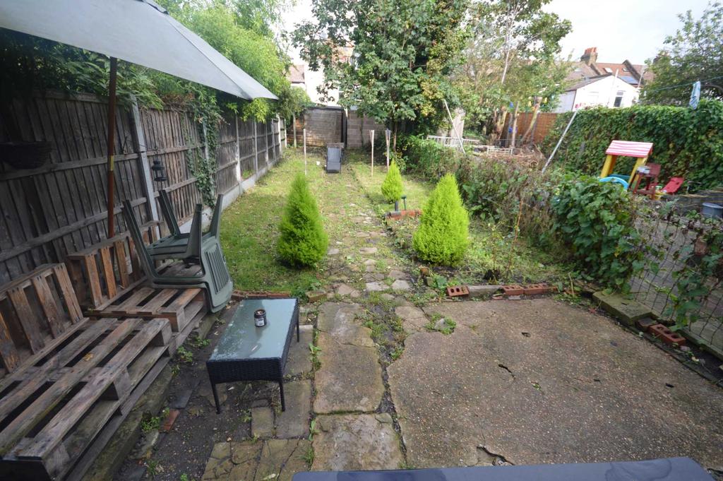 Chesterton Terrace, Plaistow 4 bed house £1,798 pcm (£415 pw)