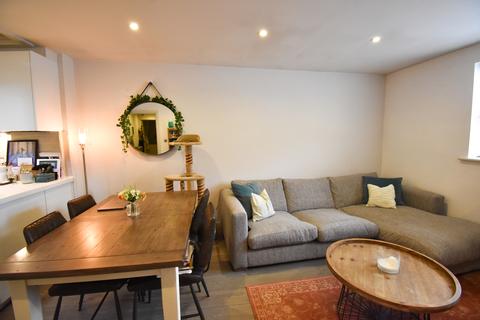 2 bedroom flat to rent - Hemnall Street, Epping CM16
