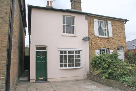 2 bedroom house to rent - Springfield Lane, Weybridge £1950pcm 2 Bedroom Cottage Available 1st February