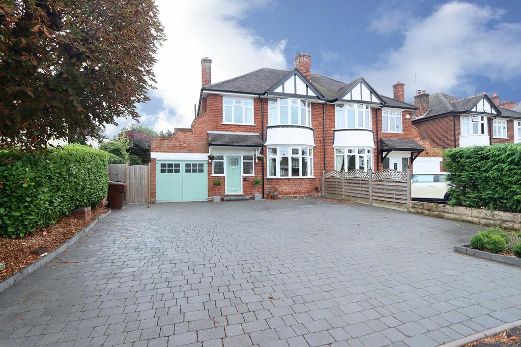 Worcester Road, Hagley, Stourbridge, DY9 3 bed semidetached house £