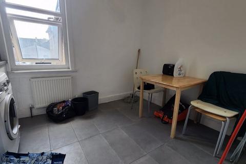 Property to rent, Elmhurst Road, Tottenham  N17