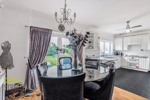 147 Warren Drive, Hornchurch, RM12 4QU