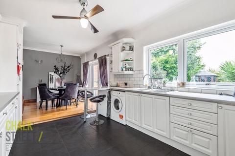 147 Warren Drive, Hornchurch, RM12 4QU