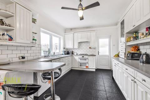 147 Warren Drive, Hornchurch, RM12 4QU