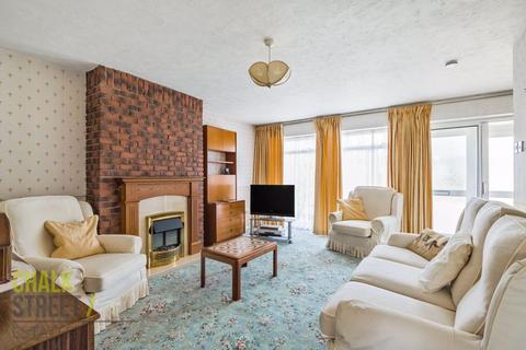 6 Cormorant Walk, Hornchurch, RM12 5HF