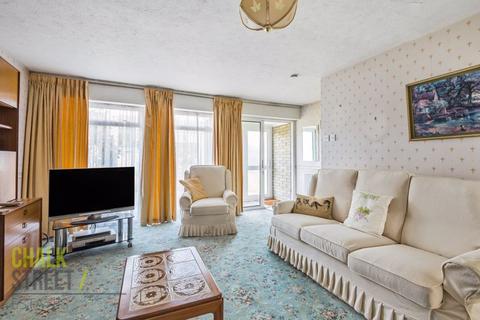 6 Cormorant Walk, Hornchurch, RM12 5HF