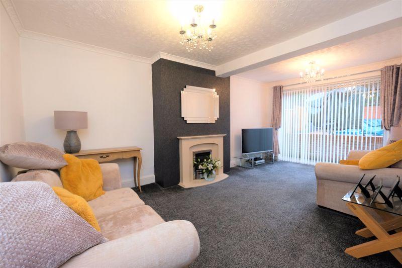 Hallwood Avenue, Salford 3 bed semidetached house £260,000