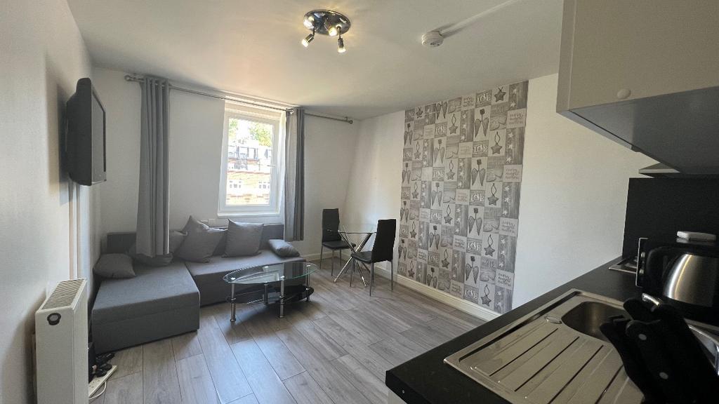 Finchley Road, London 1 bed apartment to rent £1,650 pcm (£381 pw)