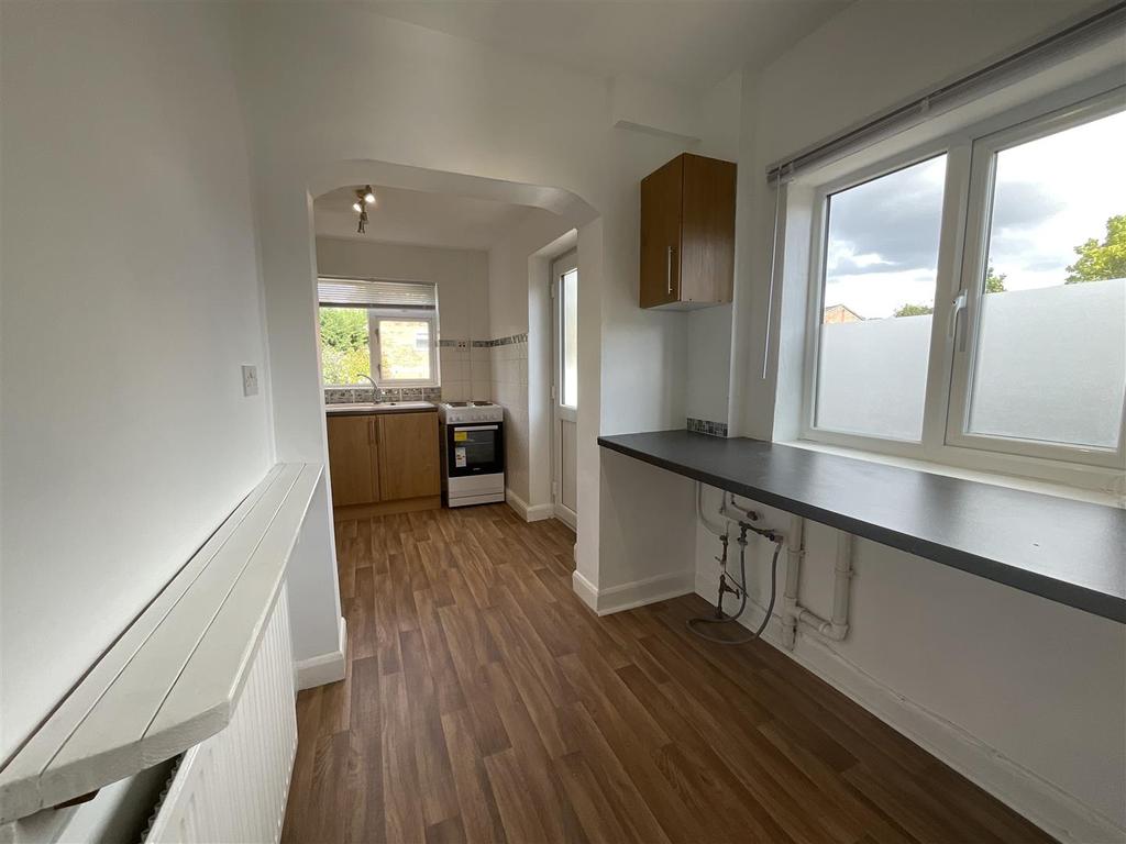 Grange Drive, Glen Parva. 3 bed townhouse £825 pcm (£190 pw)