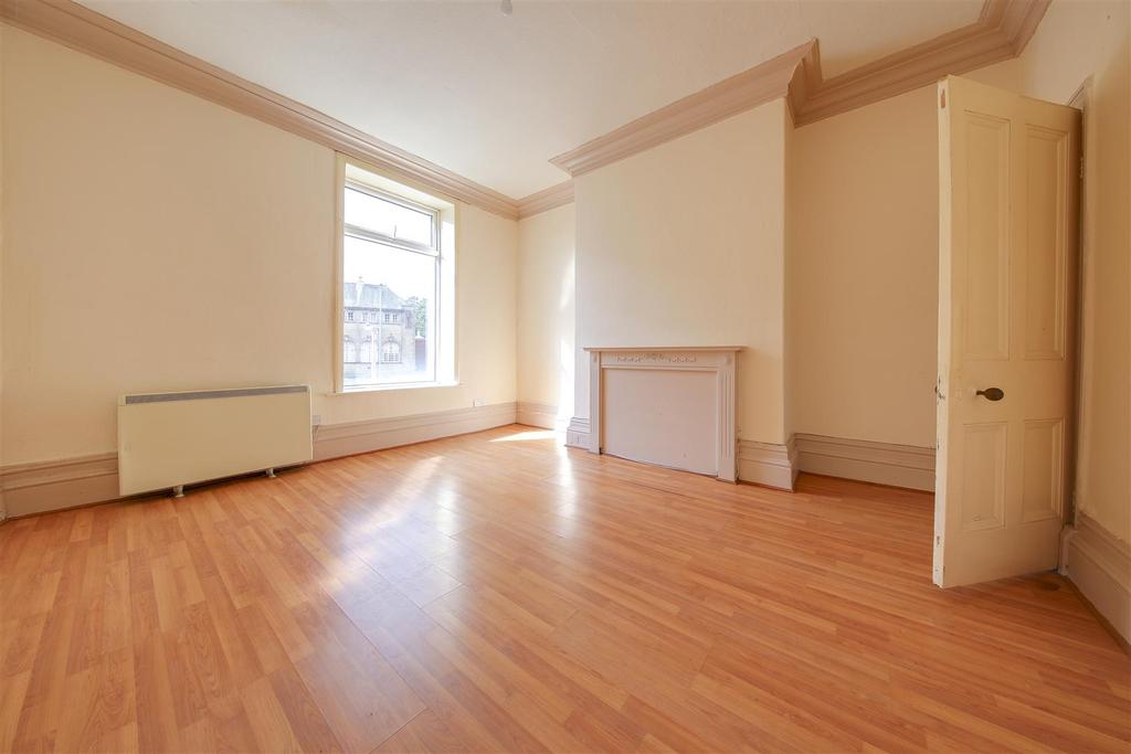 Bury Road, Rawtenstall, Rossendale 1 bed flat £450 pcm (£104 pw)