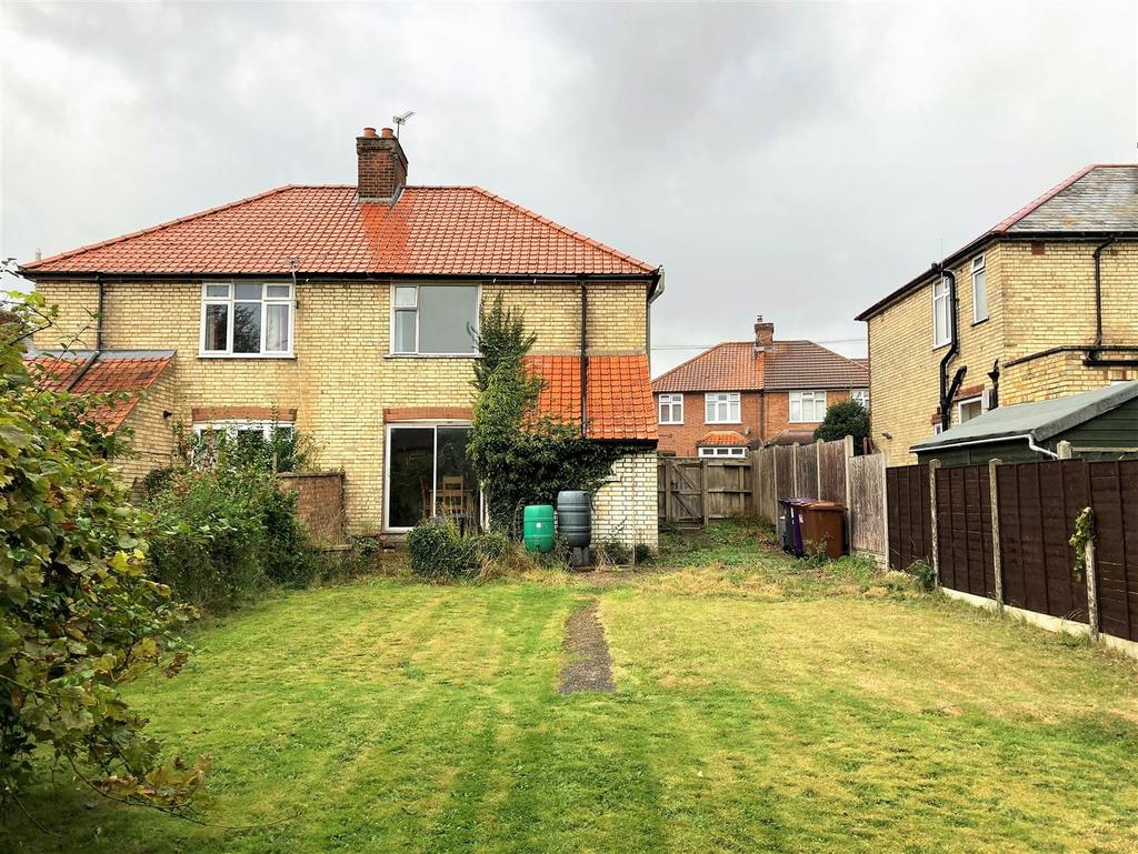 Brampton Park Road, Hitchin 3 bed semidetached house £550,000