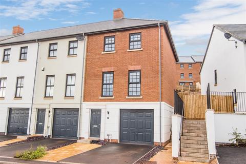 46 Tarka Way, Crediton, EX17 3FG