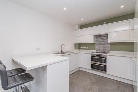 46 Tarka Way, Crediton, EX17 3FG