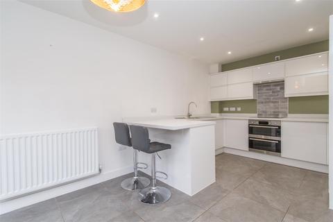 46 Tarka Way, Crediton, EX17 3FG