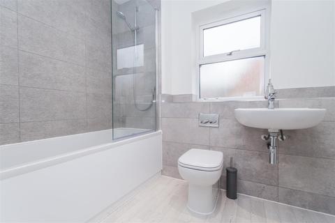 46 Tarka Way, Crediton, EX17 3FG