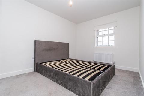46 Tarka Way, Crediton, EX17 3FG