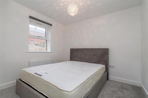 46 Tarka Way, Crediton, EX17 3FG