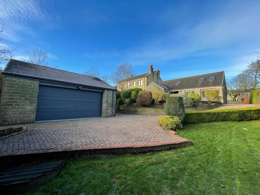 New Hey Road, Outlane, Huddersfield 4 bed detached bungalow £425,000