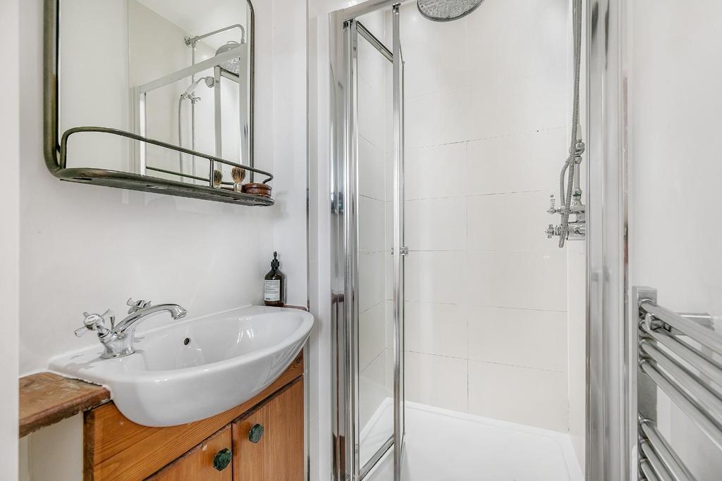 En-Suite Bathroom.jpg