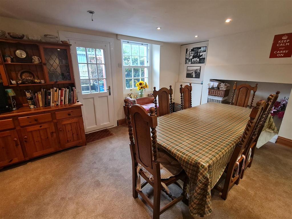 Kitchen/ dining room