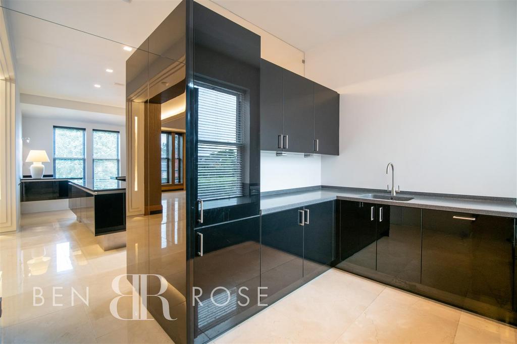 Kitchen/Utility Room