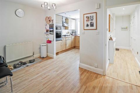 8 Miles Close, Harlow, CM19 4DX