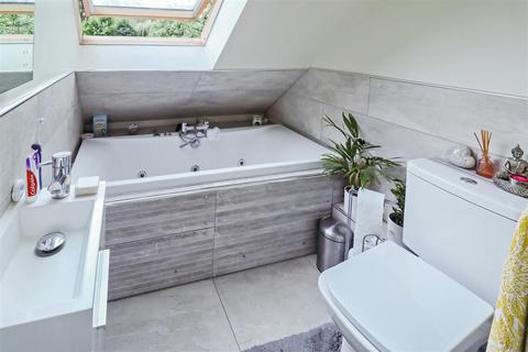 8 Miles Close, Harlow, CM19 4DX