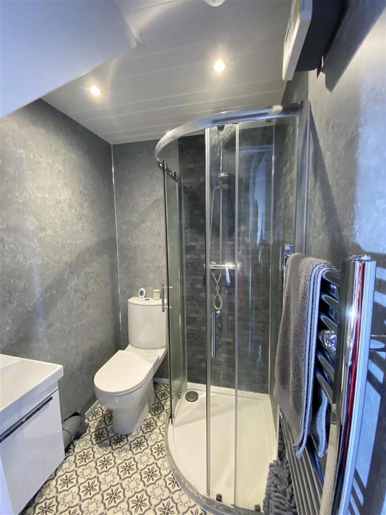 Shower Room: