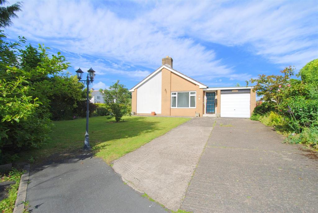 Llanidloes Road, Newtown 3 bed detached bungalow £185,000