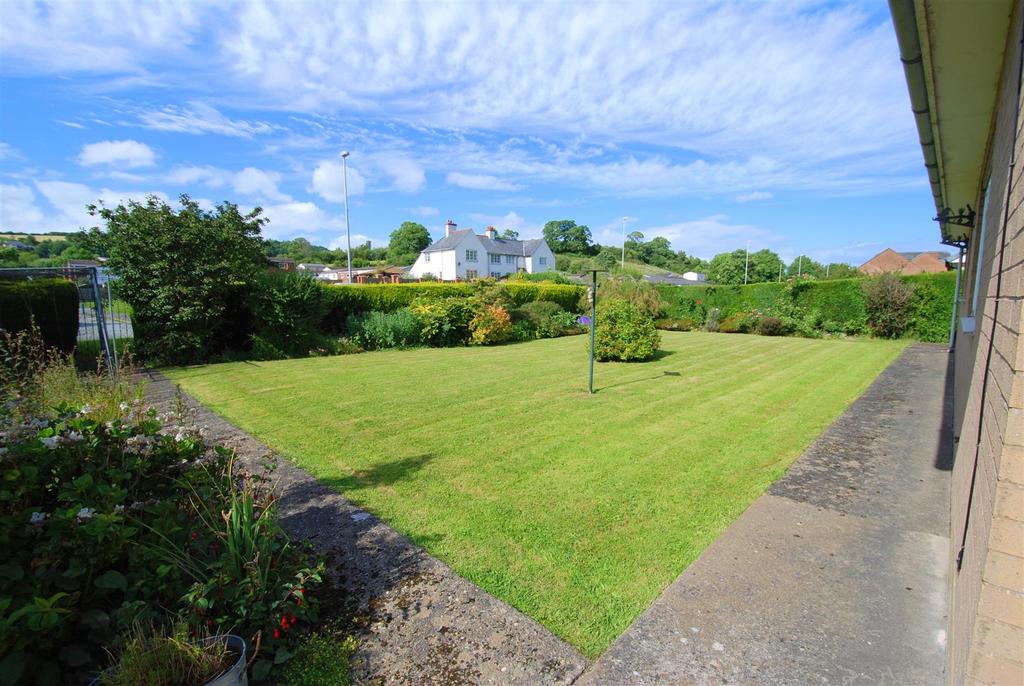 Llanidloes Road, Newtown 3 bed detached bungalow £185,000