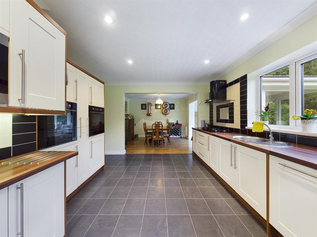 Kitchen: