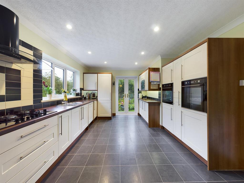 Kitchen: