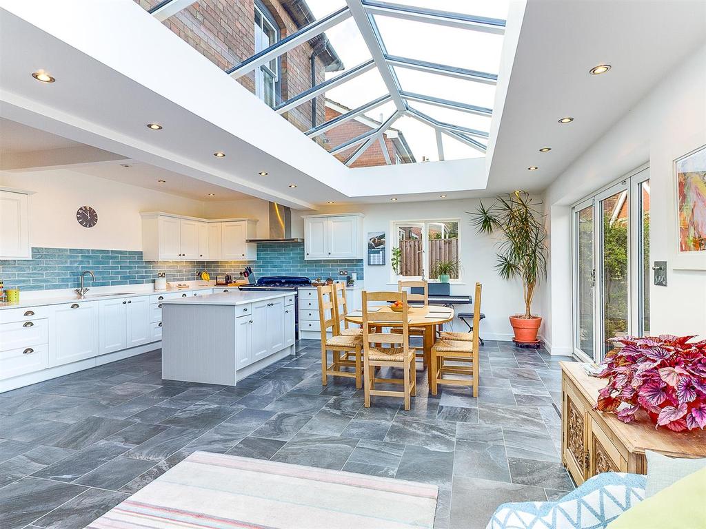 Somers Park Avenue, Malvern 4 bed detached house £550,000