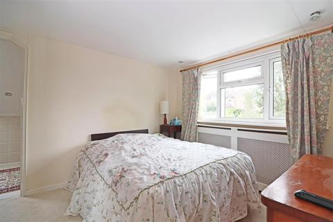 24 Batts Hill, Reigate, RH2 0LT