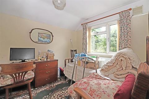 24 Batts Hill, Reigate, RH2 0LT