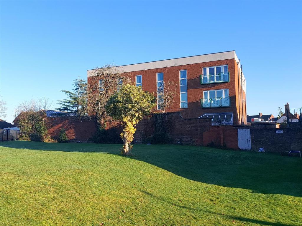 Sion Gardens, StourportOnSevern 2 bed apartment £174,950
