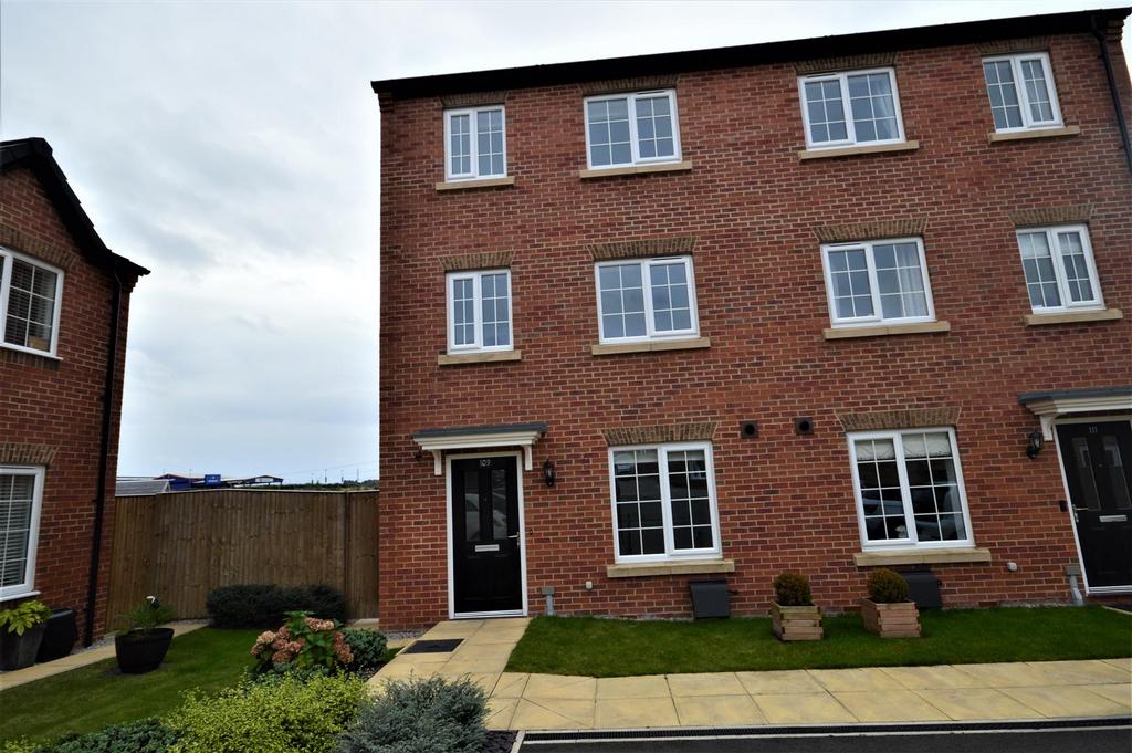 Craig Hopson Avenue, Castleford 3 bed semidetached house £225,000