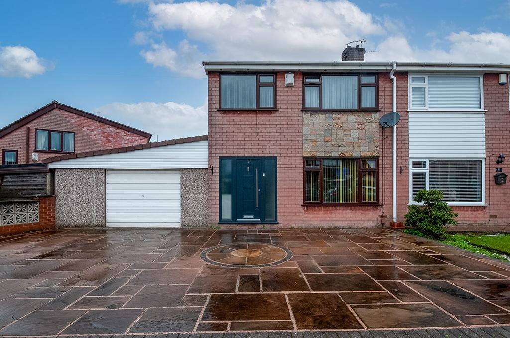 Manley Avenue, Golborne, Warrington, WA3 3 bed semidetached house £