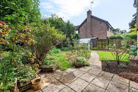 1 Fox Dene, Godalming, GU7 1YG