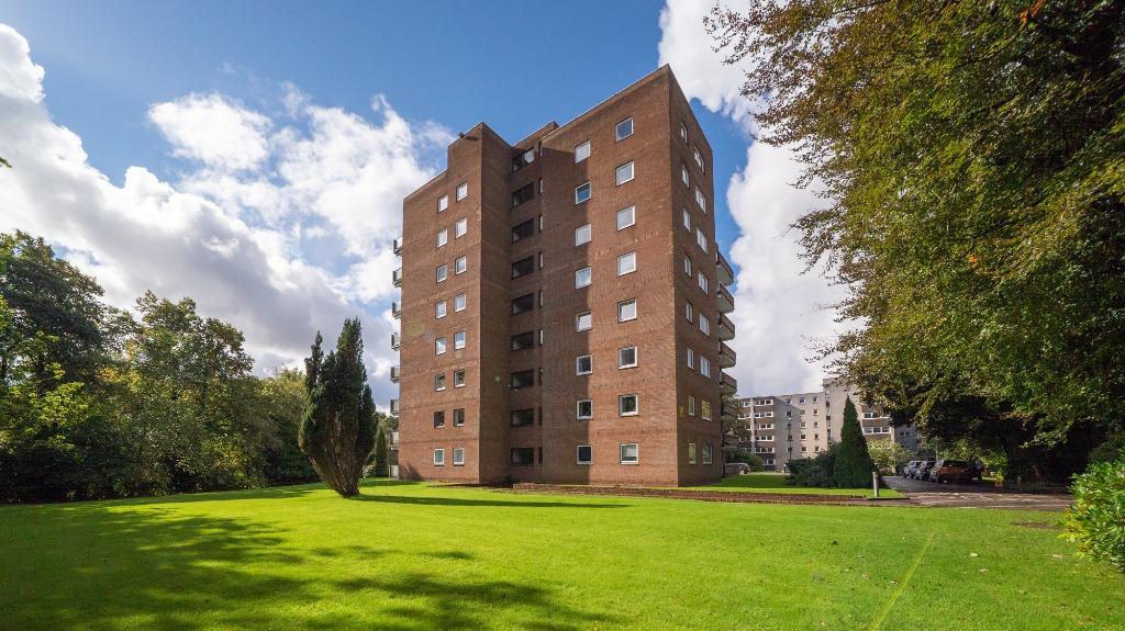 Norwood Park, Bearsden, East Dunbartonshire, G61 2RF 3 bed flat £245,000